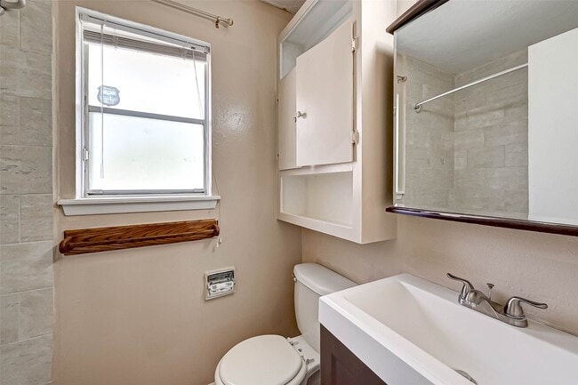 Building Photo - 4739 Parkland St