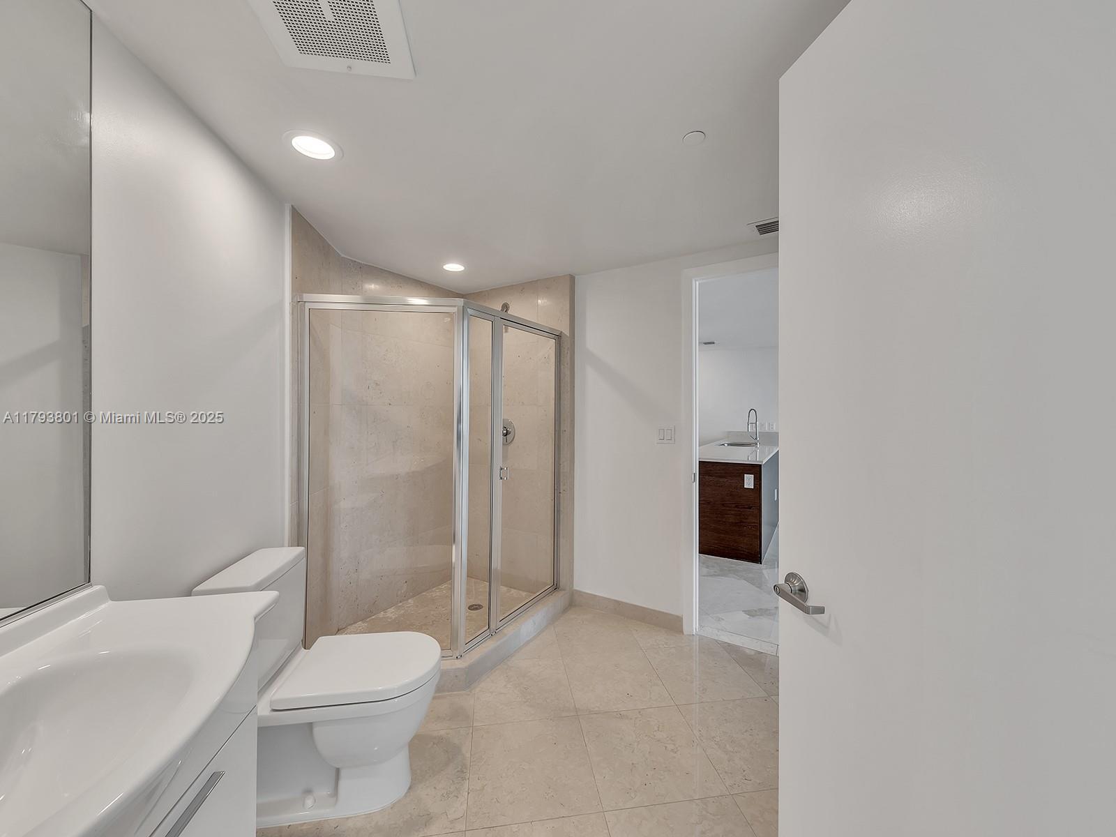 Building Photo - 475 Brickell Ave