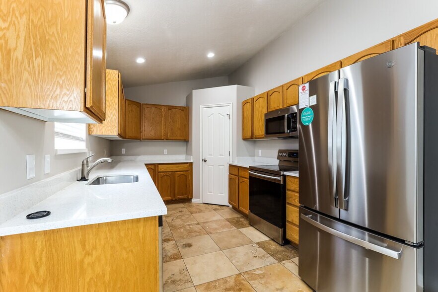 Building Photo - 1116 Mustang Ln