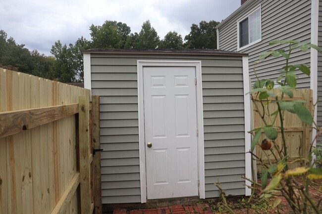 Building Photo - For Rent – Renovated 3BR Home in Providenc...