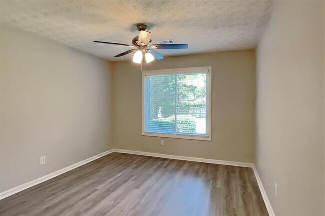 Building Photo - 111 Meadowview Ln