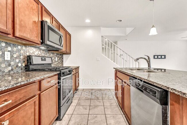 Building Photo - 1245 N Balboa