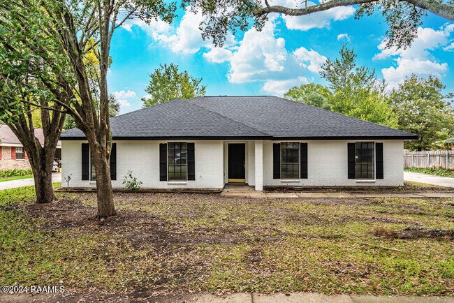 Building Photo - 213 Presbytere Pkwy