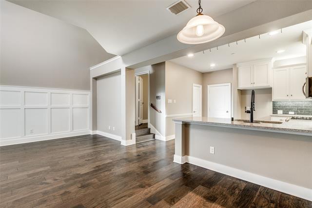 Building Photo - 5404 Locust Dr