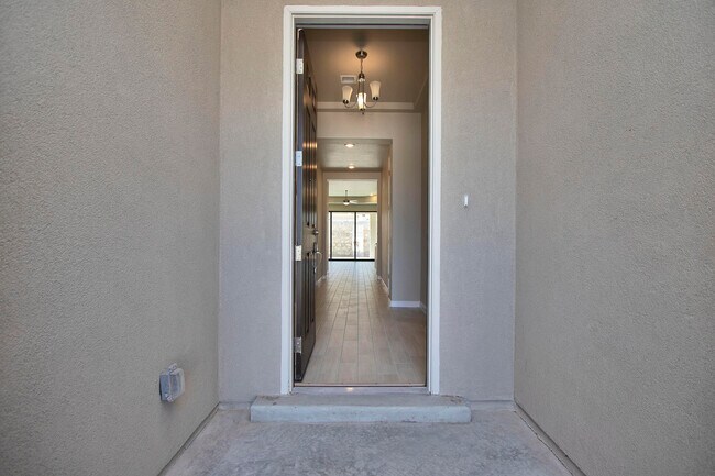 Building Photo - 729 C. Escondida