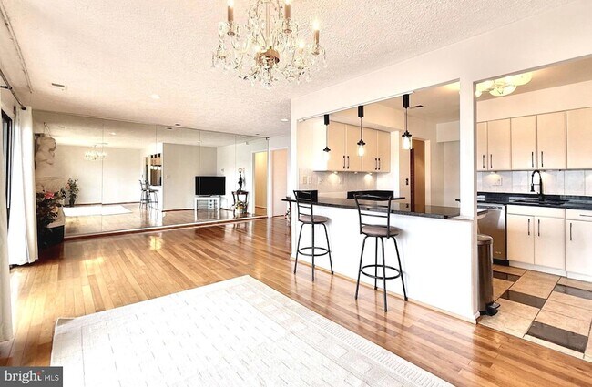 Building Photo - 532 Riviera Dr