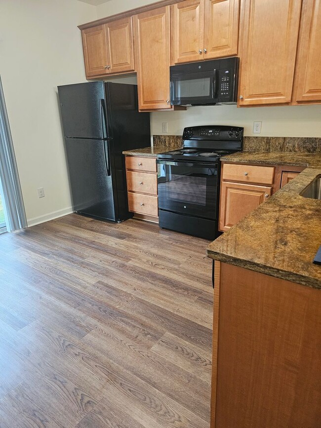 Building Photo - Affordable luxury and comfort.