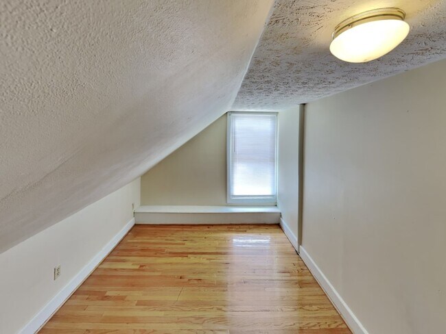 Building Photo - 286-288 E 16th Ave-288