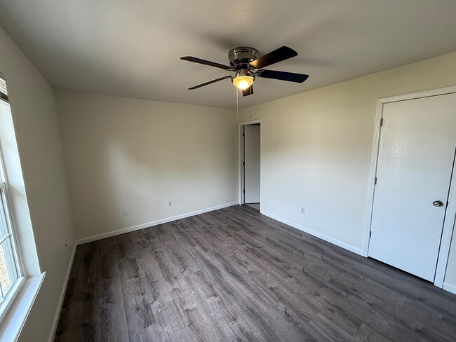 Building Photo - 1417 Raleigh Dr