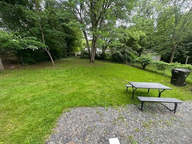 Building Photo - Newly renovated 2Br 1Ba Cottage