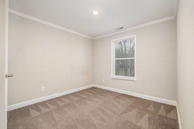 Building Photo - Available to Show