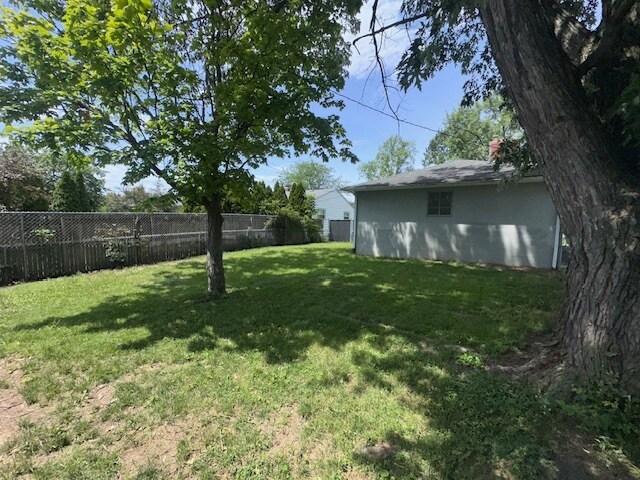 Building Photo - 3579 Eakin Rd