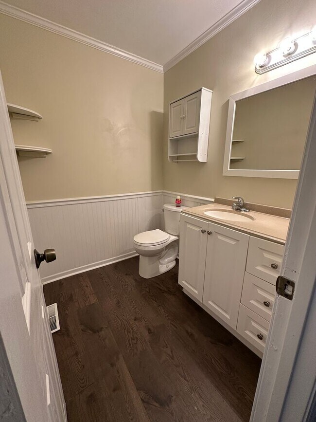 Building Photo - Beautiful 4 Bed / 2.5 Bath w/ 2-car garage & fenced yard –  Move-In Ready!