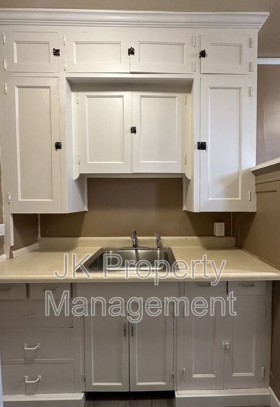 Building Photo - 310 5th St N