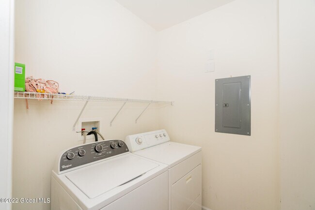 Building Photo - 326 Ballston Ave