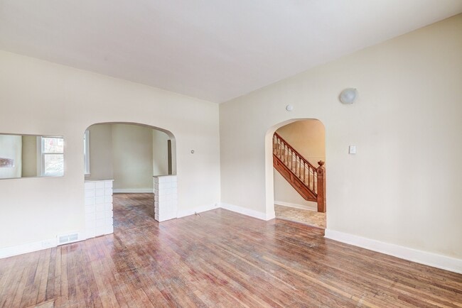 Building Photo - 433 Winton St