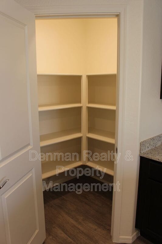 Building Photo - 1552 E Inouye Dr