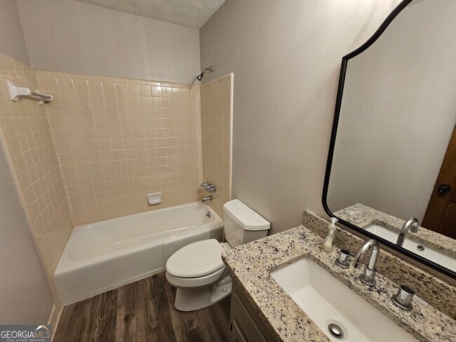 Building Photo - 5525 Wedgewood Ct SW
