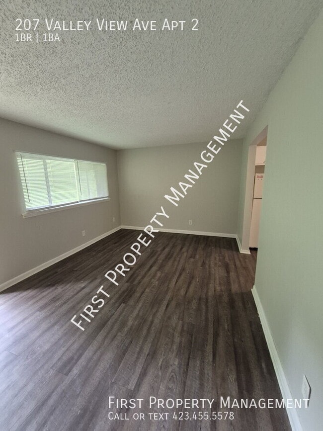 Building Photo - 207 Valley View Ave
