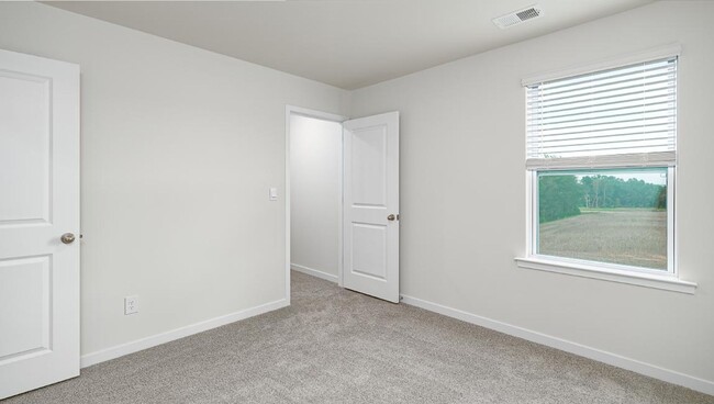 Building Photo - Modern 3-Bedroom Home in Community with Po...