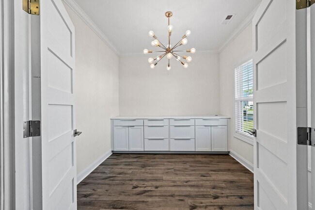 Building Photo - Large 4 bedroom in The Shores and Windpointe!