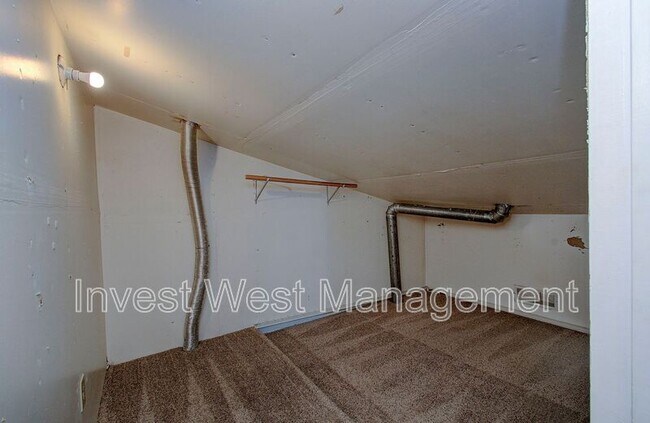 Building Photo - 8604 NE Mason Dr