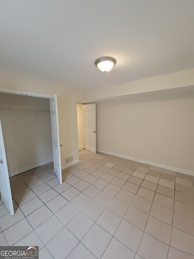 Building Photo - 463 Rock Meadow Dr