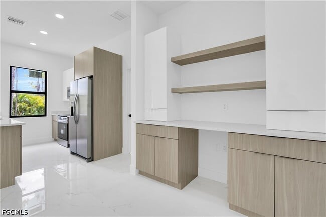 Building Photo - 3202 21st St W