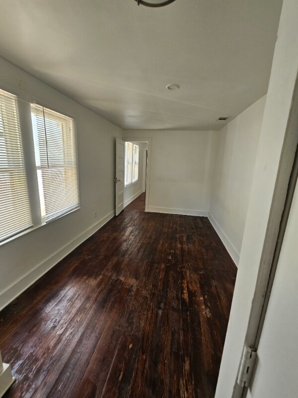 Building Photo - 1606 Ridgewood Ave