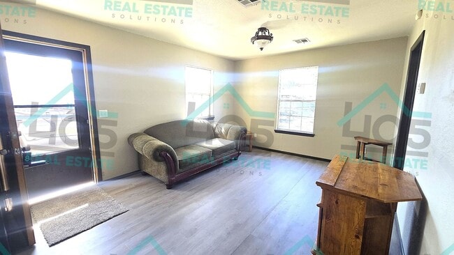 Building Photo - One Bedroom in Norman