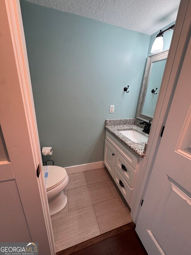 Building Photo - 219 Pine Bluff Dr