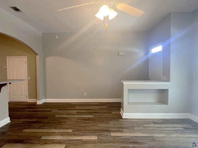 Building Photo - 760 Ivy Brook Way