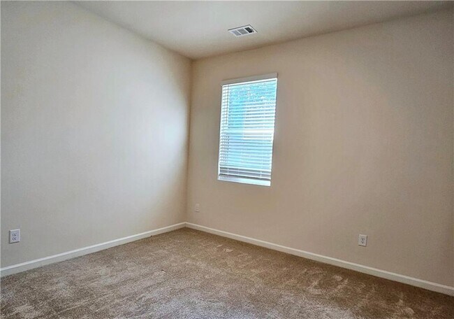 Building Photo - 306 Walnut Grv Wy