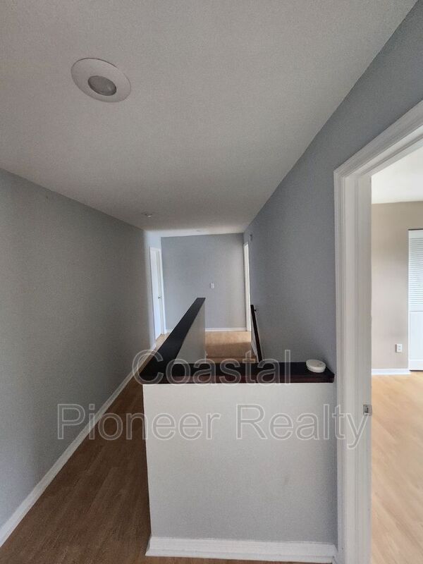 Building Photo - 10121 Sea spray Pl