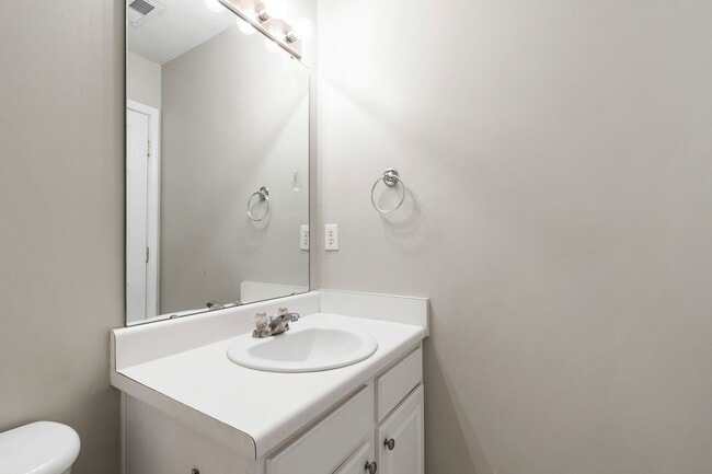 Building Photo - Beautiful End-Unit Townhome in Sought-After Breckenridge!