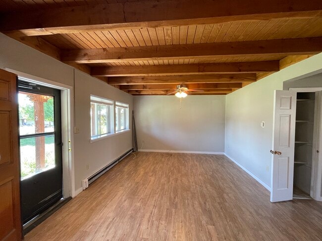 Building Photo - 413 Valverde St