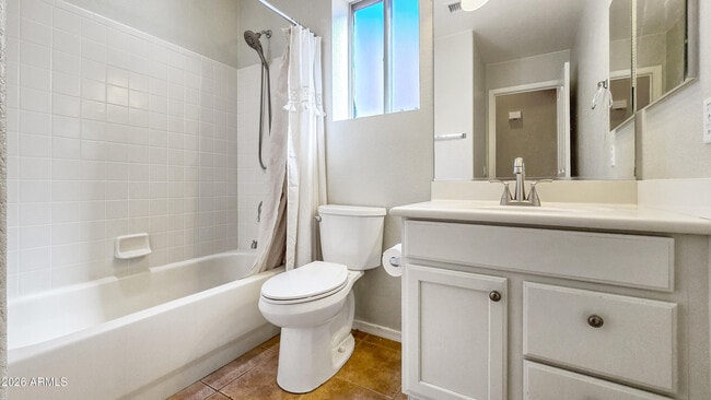 Building Photo - 15690 W Earll Dr