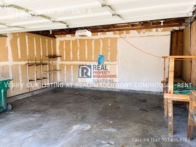 Building Photo - 911 Charles St