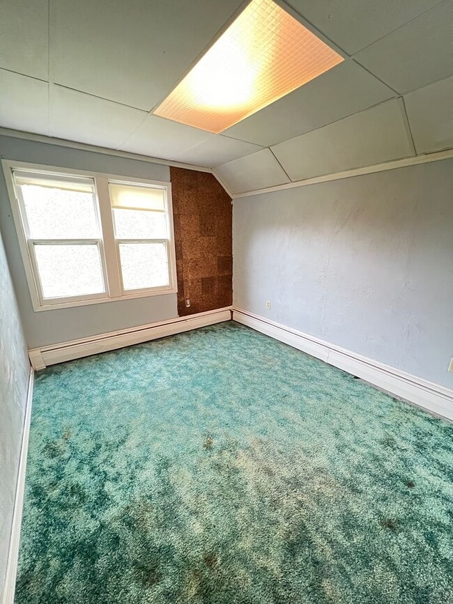 Building Photo - AVAILABLE JUNE - Large 3 Bedroom, 2 Bathroom Home in Billings Park