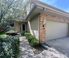 Building Photo - Stunning 2 bed/2.5 bath townhome on Eastsi...