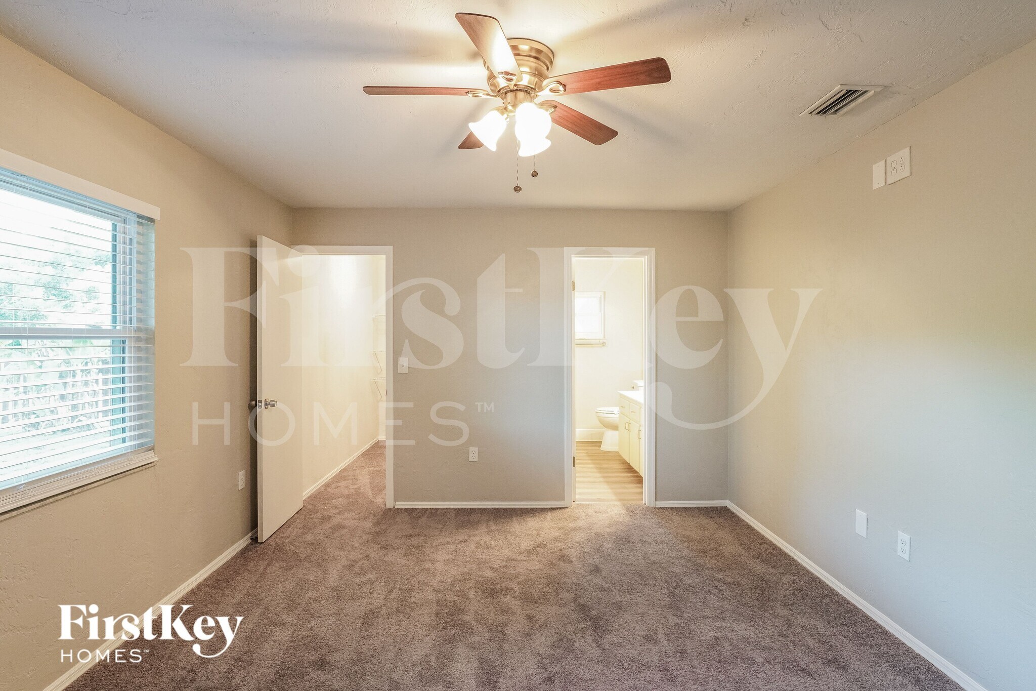 Building Photo - 3017 Vista Palm Dr