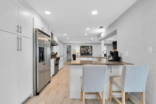Building Photo - 6440 3rd Palm Point