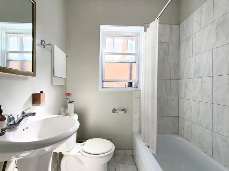 Building Photo - 951 W Cornelia Ave