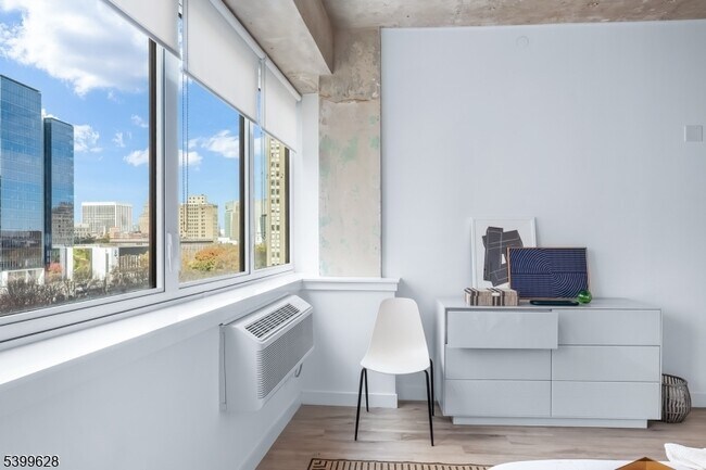 Building Photo - 10 Commerce Ct