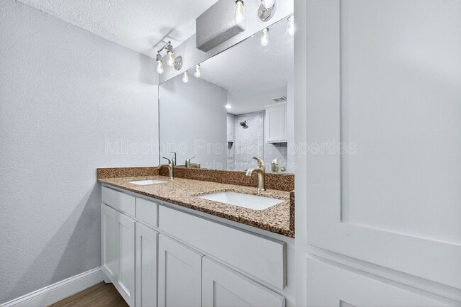 Building Photo - 1803 W Hull St