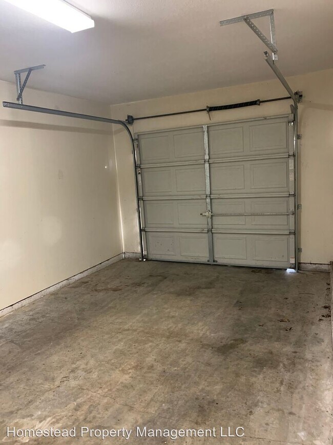 Building Photo - 286-294 Stadium Dr N