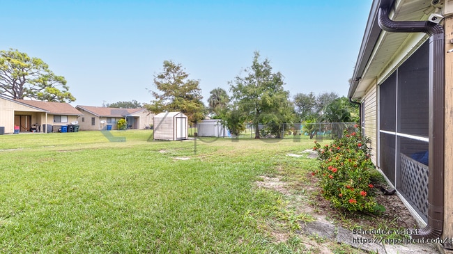 Building Photo - 604 Roselyn Ave