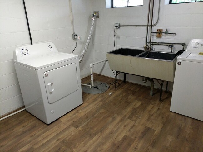 Building Photo - 1508 Langford Rd