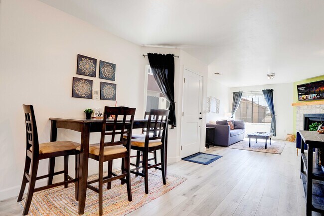 Building Photo - 832 13th St