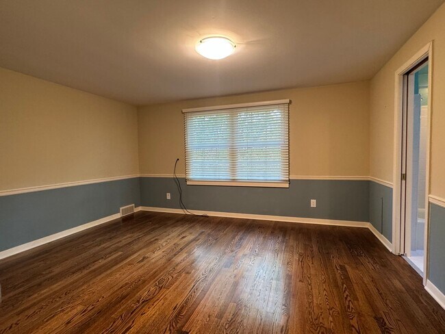 Building Photo - Rare lease opportunity in Leawood + Spacio...